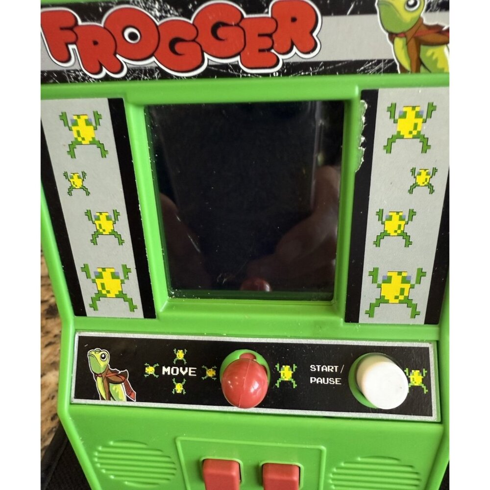 Schylling 09550 Frogger Retro Arcade Game